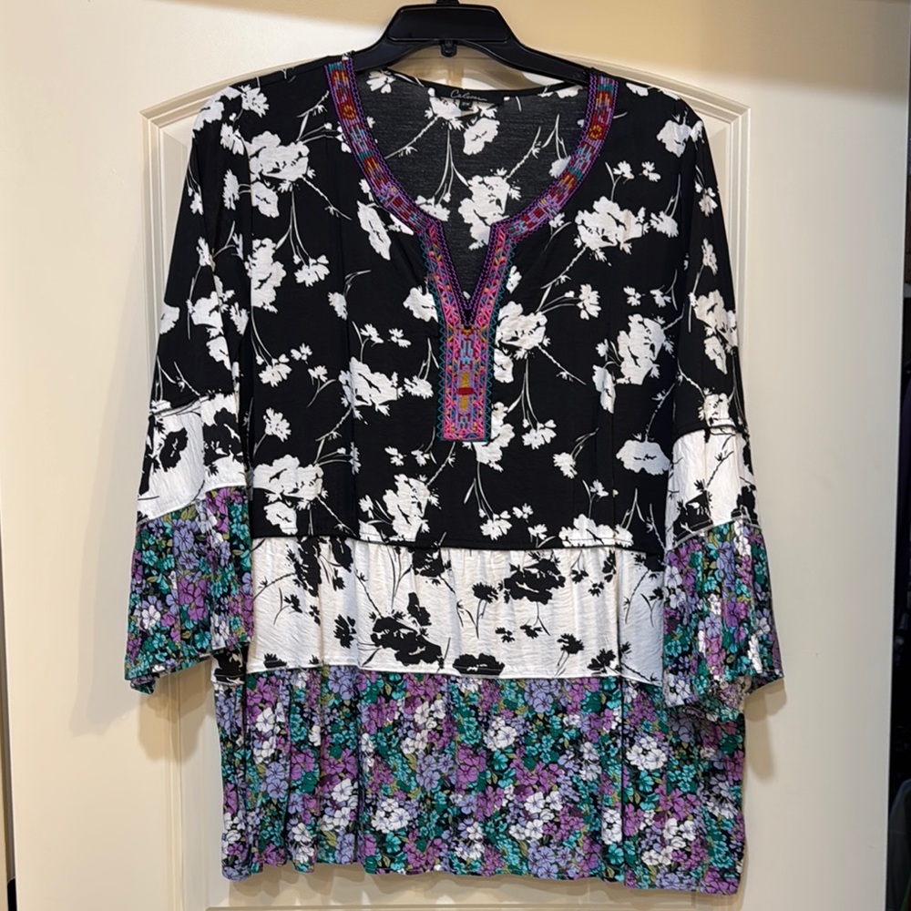 Calessa 2X boho Black and White Relaxed Graphic Tunic Top embroidered